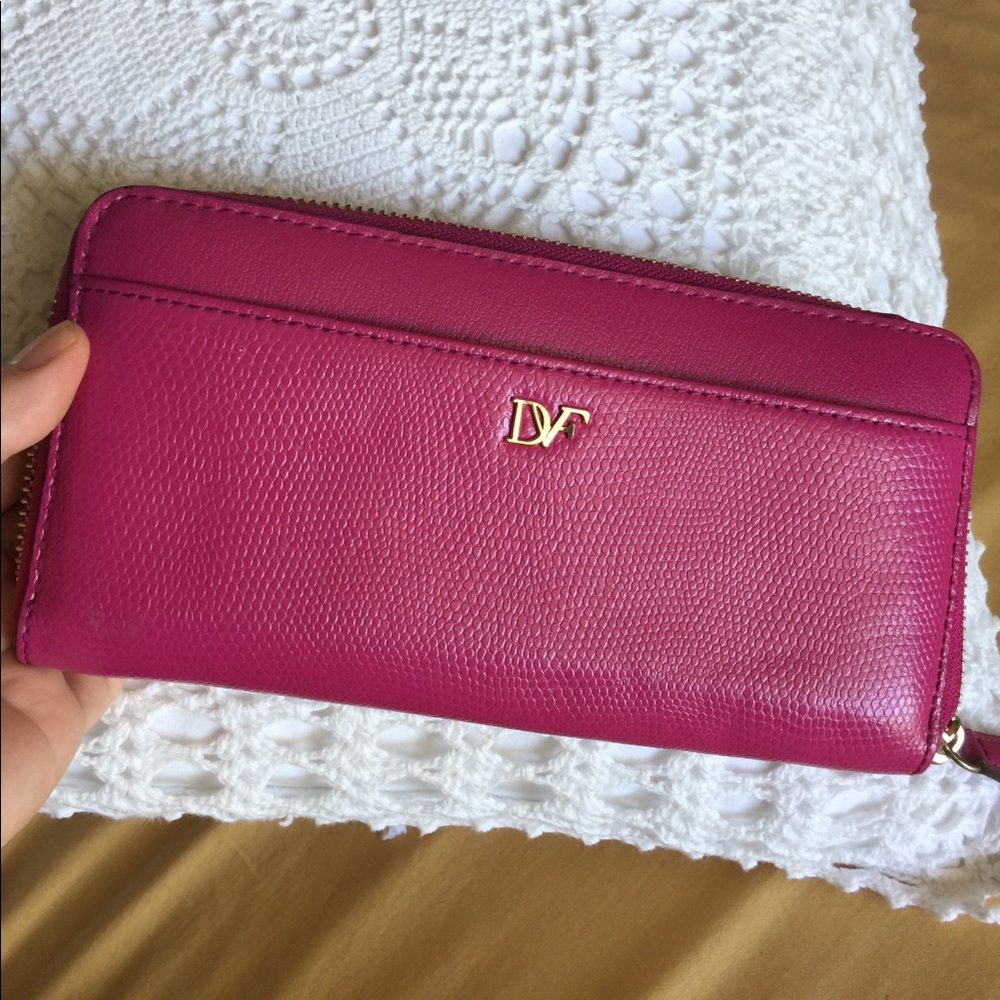 dVF leather wallet